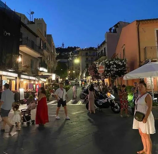 Casa Taormina Miranaxos 別荘 ジャルディーニ・ナクソス